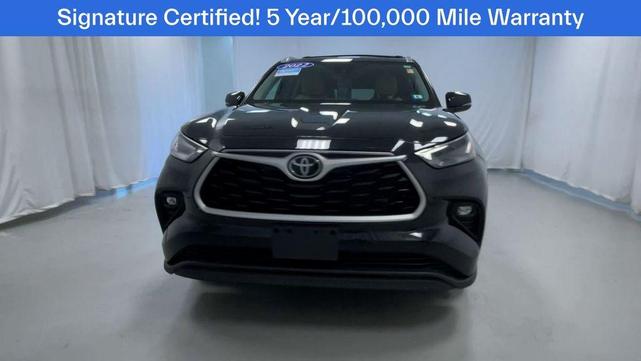 Photo of 2022 Black Toyota Highlander