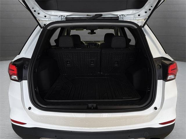 Photo of 2023 Summit White Chevrolet Equinox