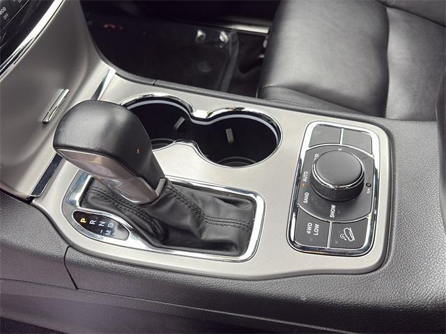 Photo of 2021 Bright White Clearcoat Jeep Grand Cherokee