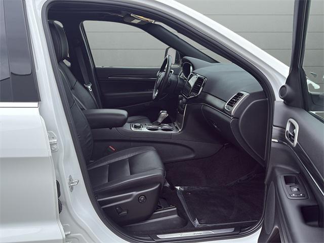 Photo of 2021 Bright White Clearcoat Jeep Grand Cherokee