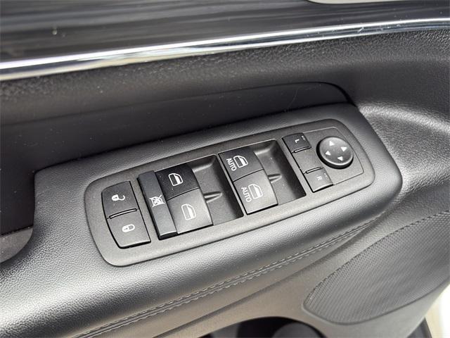 Photo of 2021 Bright White Clearcoat Jeep Grand Cherokee
