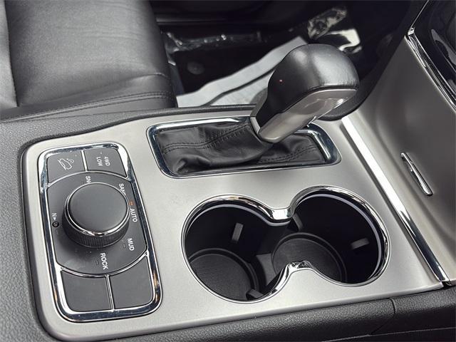 Photo of 2021 Bright White Clearcoat Jeep Grand Cherokee