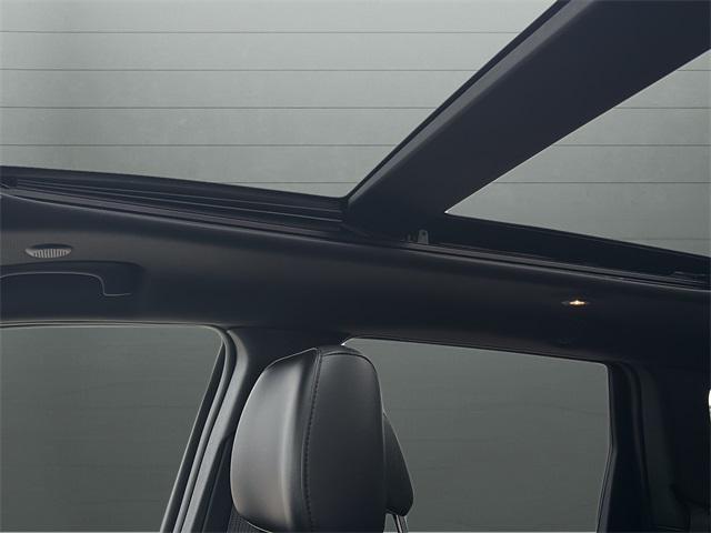 Photo of 2021 Bright White Clearcoat Jeep Grand Cherokee
