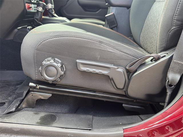 Photo of 2022 Snazzberry Pearlcoat Jeep Gladiator