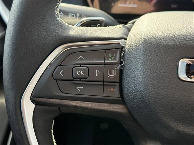 Photo of 2025 Diamond Black Crystal Pearlcoat Jeep Grand Cherokee