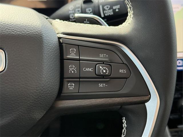 Photo of 2025 Diamond Black Crystal Pearlcoat Jeep Grand Cherokee