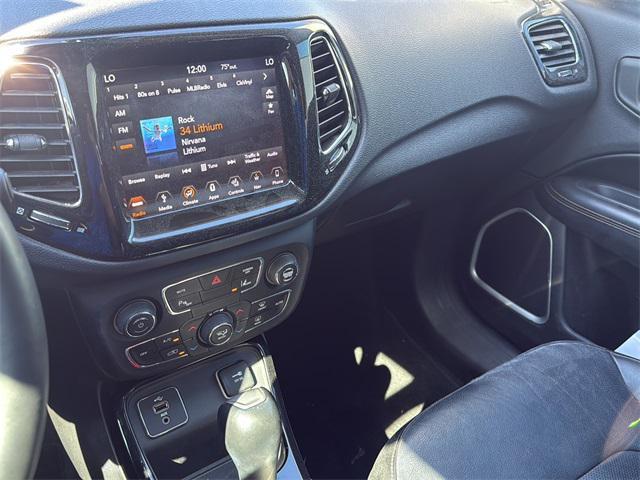 Photo of 2018 Granite Crystal Metallic Clearcoat Jeep Compass