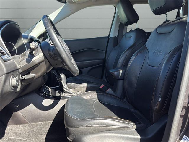 Photo of 2018 Granite Crystal Metallic Clearcoat Jeep Compass
