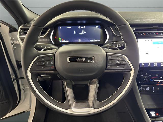 Photo of 2025 Bright White Clearcoat Jeep Grand Cherokee