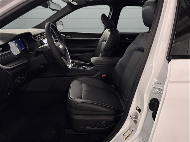 Photo of 2025 Bright White Clearcoat Jeep Grand Cherokee