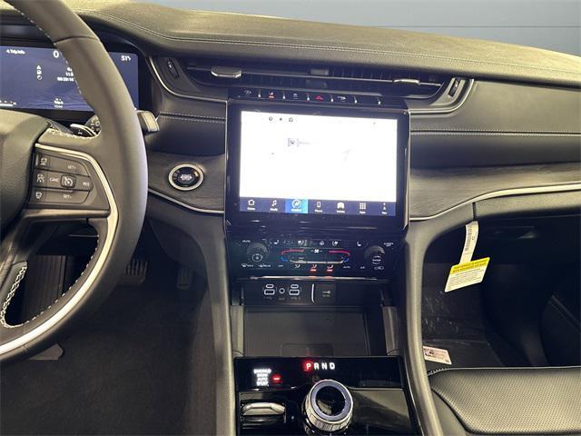 Photo of 2025 Bright White Clearcoat Jeep Grand Cherokee