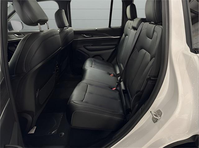 Photo of 2025 Bright White Clearcoat Jeep Grand Cherokee