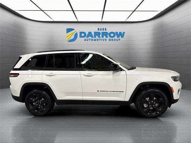 Photo of 2025 Bright White Clearcoat Jeep Grand Cherokee
