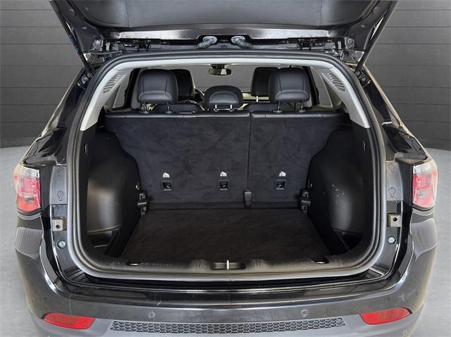 Photo of 2022 Diamond Black Crystal Pearlcoat Jeep Compass