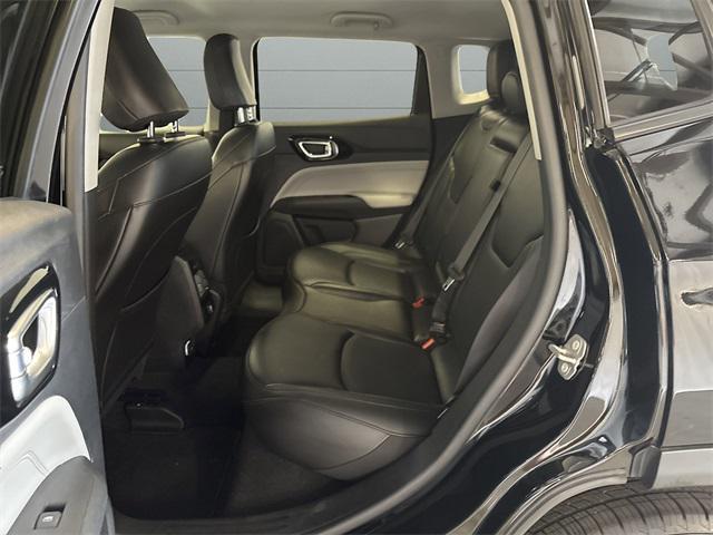 Photo of 2022 Diamond Black Crystal Pearlcoat Jeep Compass