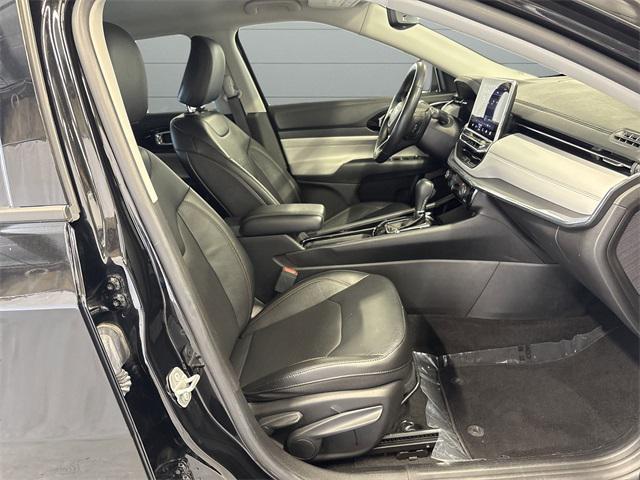 Photo of 2022 Diamond Black Crystal Pearlcoat Jeep Compass
