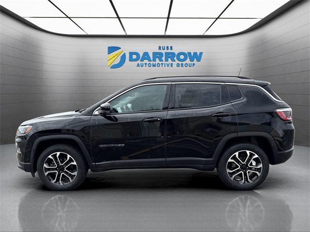 Photo of 2022 Diamond Black Crystal Pearlcoat Jeep Compass