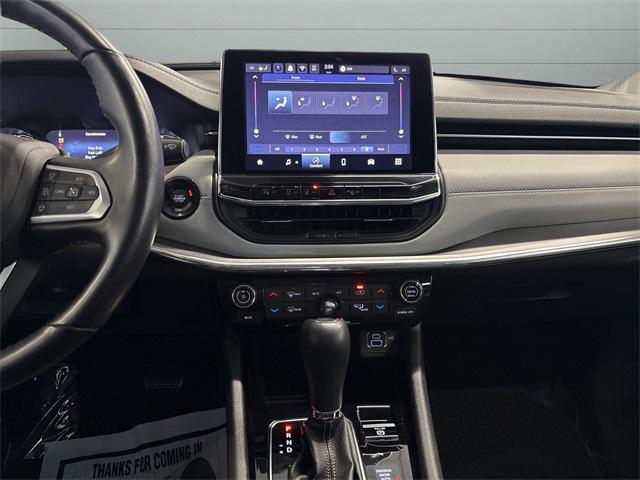Photo of 2022 Diamond Black Crystal Pearlcoat Jeep Compass