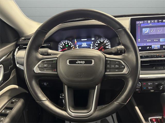 Photo of 2022 Diamond Black Crystal Pearlcoat Jeep Compass
