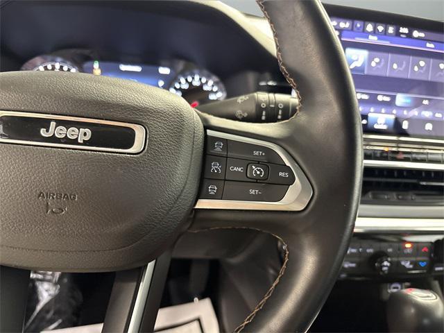 Photo of 2022 Diamond Black Crystal Pearlcoat Jeep Compass