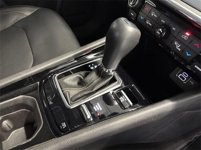 Photo of 2022 Diamond Black Crystal Pearlcoat Jeep Compass