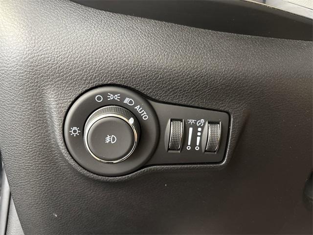 Photo of 2022 Diamond Black Crystal Pearlcoat Jeep Compass