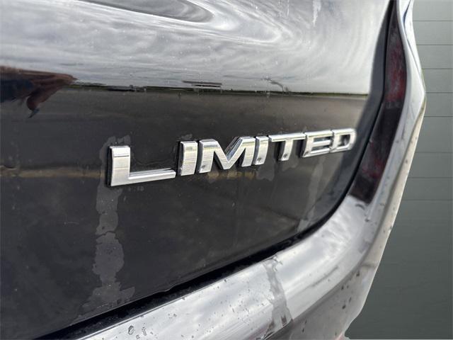 Photo of 2022 Diamond Black Crystal Pearlcoat Jeep Compass