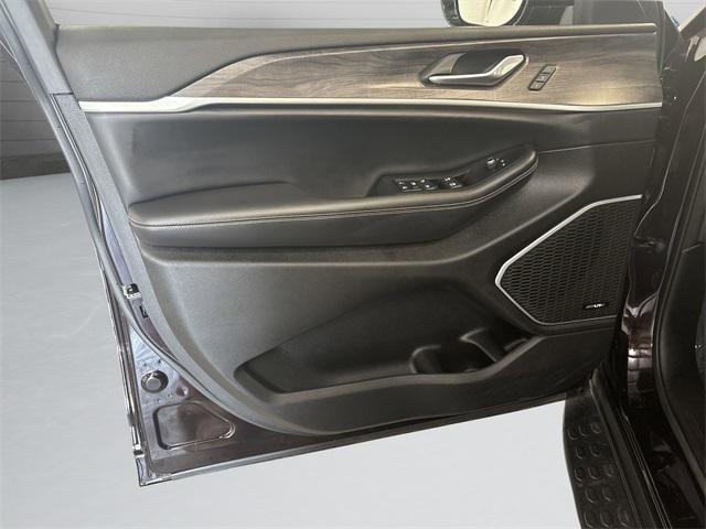 Photo of 2023 Ember Pearlcoat Jeep Grand Cherokee