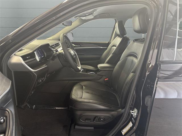 Photo of 2023 Ember Pearlcoat Jeep Grand Cherokee