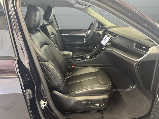 Photo of 2023 Ember Pearlcoat Jeep Grand Cherokee