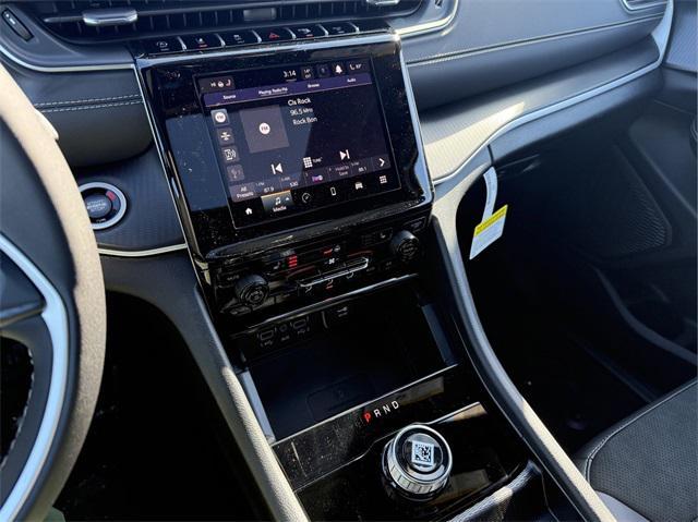 Photo of 2025 Silver Zynith Jeep Grand Cherokee
