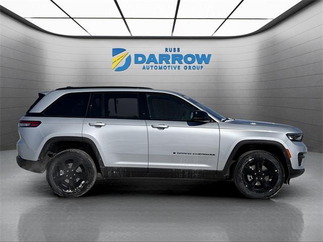 Photo of 2025 Silver Zynith Jeep Grand Cherokee