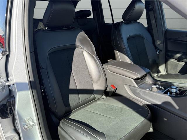 Photo of 2025 Silver Zynith Jeep Grand Cherokee