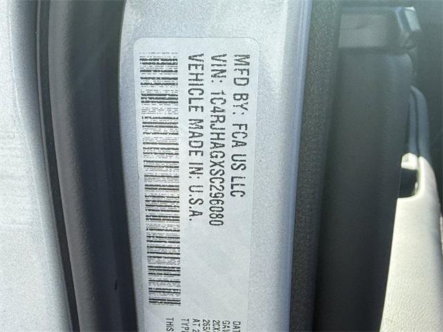 Photo of 2025 Silver Zynith Jeep Grand Cherokee