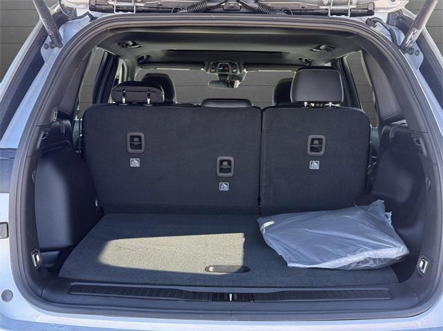 Photo of 2025 Silver Zynith Jeep Grand Cherokee