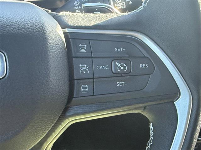 Photo of 2025 Silver Zynith Jeep Grand Cherokee