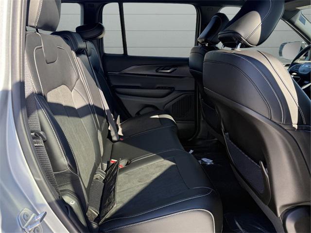Photo of 2025 Silver Zynith Jeep Grand Cherokee