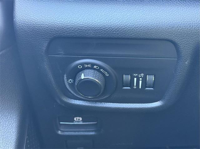 Photo of 2025 Silver Zynith Jeep Grand Cherokee