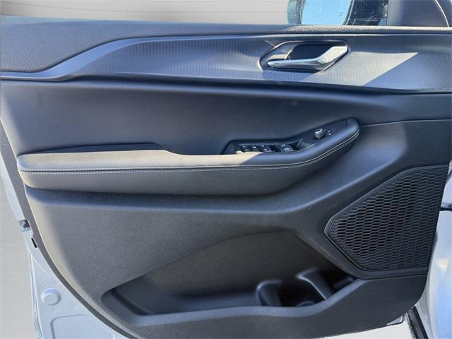 Photo of 2025 Silver Zynith Jeep Grand Cherokee