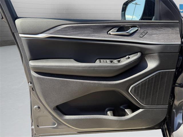Photo of 2025 Baltic Gray Metallic Clearcoat Jeep Grand Cherokee