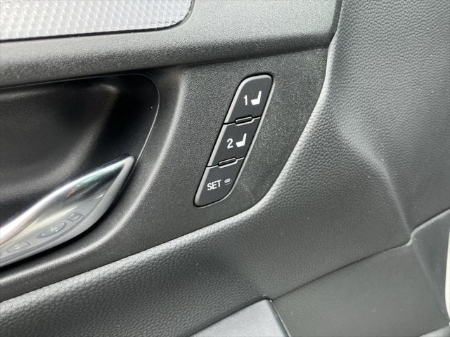 Photo of 2026 Platinum White Pearl Honda CR-V Hybrid