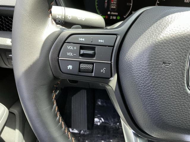 Photo of 2025 Platinum White Pearl Honda CR-V Hybrid