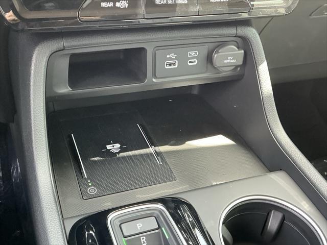 Photo of 2025 Lunar Silver Metallic Honda Pilot