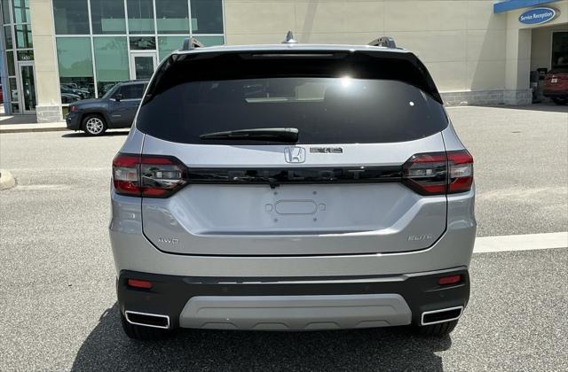 Photo of 2025 Lunar Silver Metallic Honda Pilot