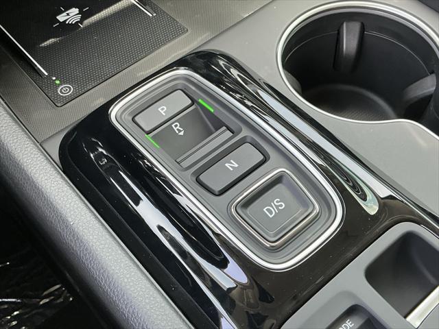 Photo of 2025 Lunar Silver Metallic Honda Pilot