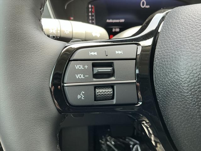 Photo of 2025 Lunar Silver Metallic Honda Pilot