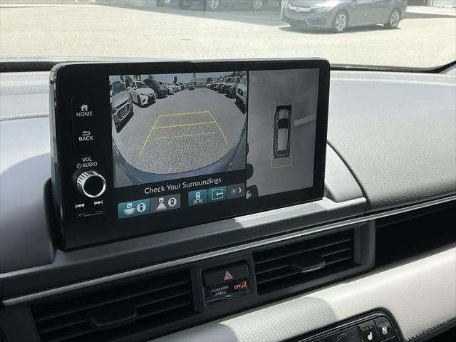 Photo of 2025 Lunar Silver Metallic Honda Pilot