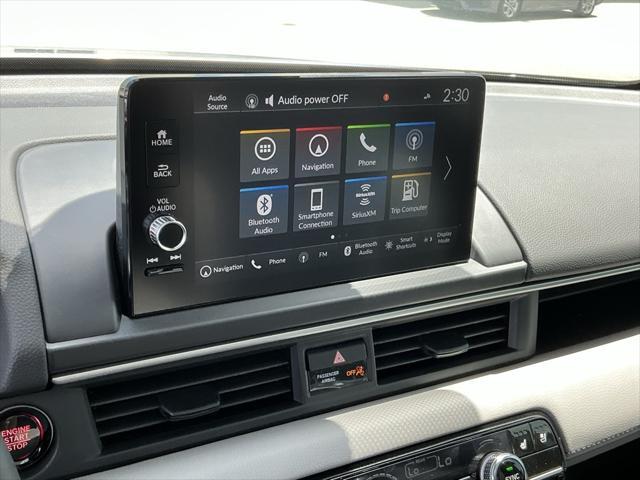 Photo of 2025 Lunar Silver Metallic Honda Pilot
