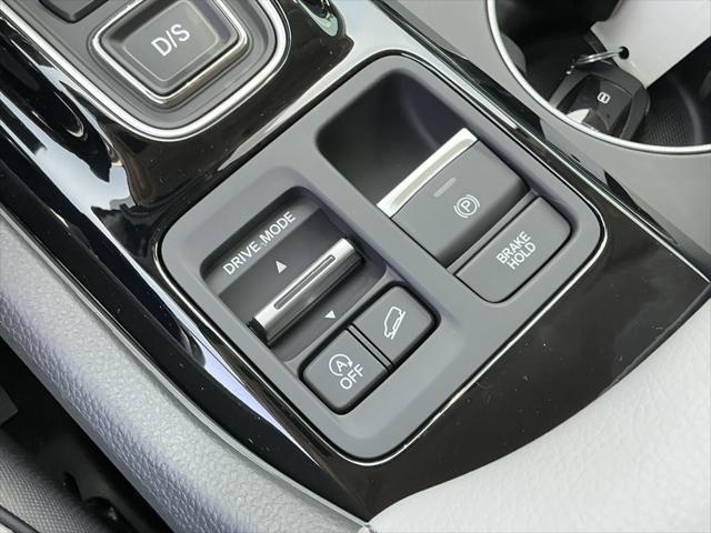 Photo of 2025 Lunar Silver Metallic Honda Pilot