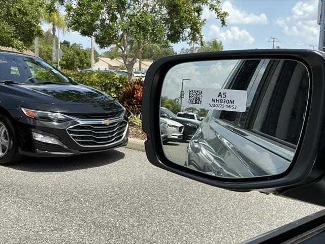 Photo of 2025 Lunar Silver Metallic Honda Pilot